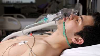 young man w-O2 mask in ICU